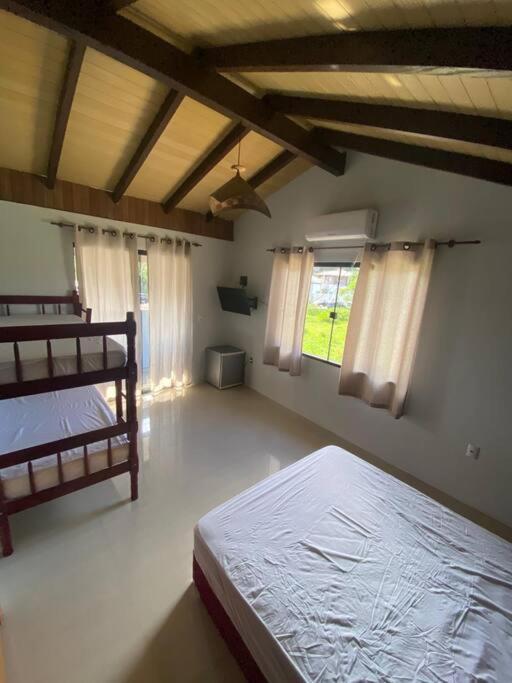בומבינאס Casa Mamore Praia De Zimbros מראה חיצוני תמונה